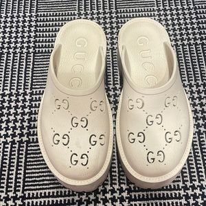 Wonens gucci rubber clogs size 10